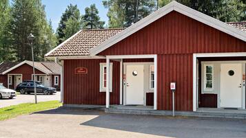 Cottage (5 beds) | Terrace/patio