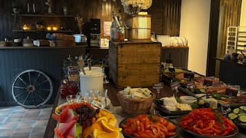 Dagelijks ontbijtbuffet (SEK 135 per persoon)