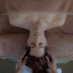 Sauna, Körperbehandlungen, Hydrotherapie, Aromatherapie, Thai-Massagen