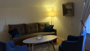 Quadruple Room | Living room | 26-inch LCD TV with digital channels, TV