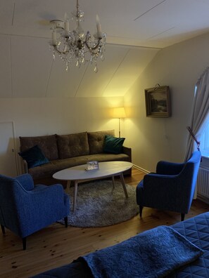 Quadruple Room | Living room