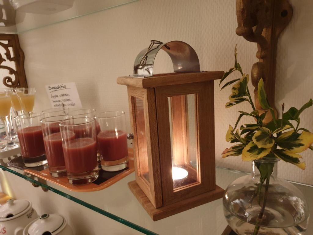 free buffet breakfast