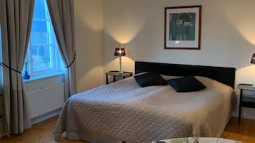 Premium bedding, individually decorated, individually furnished, desk