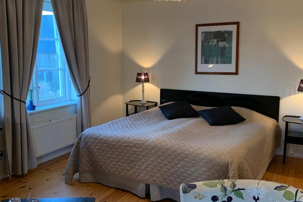 Premium bedding, individually decorated, individually furnished, desk