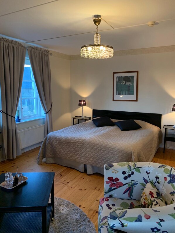 Premium bedding, individually decorated, individually furnished, desk