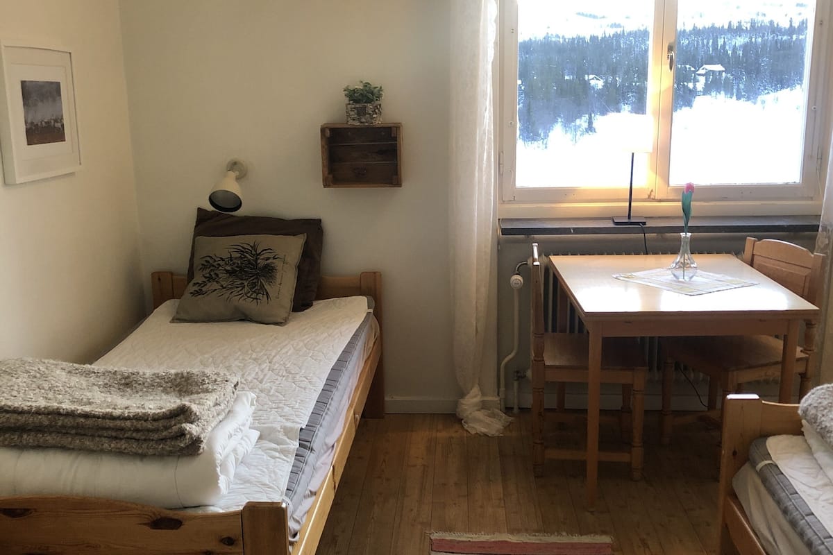 Decoración personalizada, muebles diferentes y cunas gratuitas