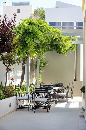 Courtyard - Creta Elena (Chania)