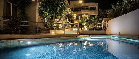 Seasonal outdoor pool, open 9:00 AM to 8:00 PM, pool umbrellas