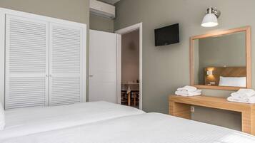 Superior, 1 Bedroom Apartment with Balcony | 1 bedroom, in-room safe, blackout drapes, soundproofing