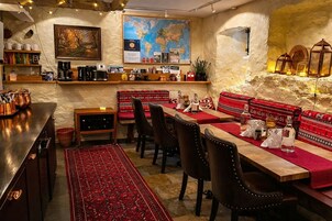 Nevera en la zona común y microondas en la zona común