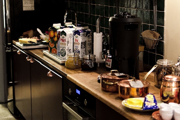 Réfrigérateur dans l'espace commun, micro-ondes dans l'espace commun