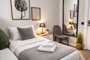 Blackout curtains, iron/ironing board, free WiFi, bed sheets - Hotel Tre Små Rum (Stockholm)