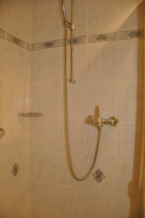 Double Room | Bathroom shower