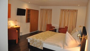 Double Room | Desk, free WiFi