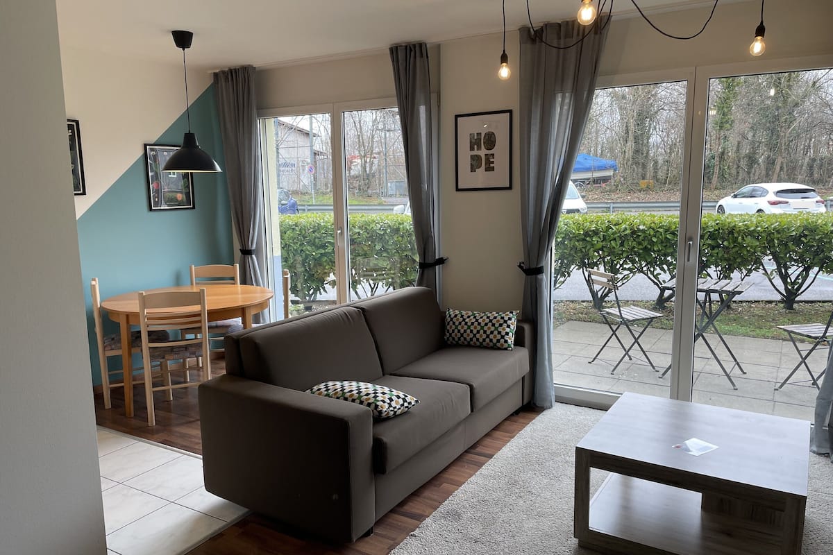 Appartement, 1 chambre | Coffres-forts dans les chambres, bureau, Wi-Fi gratuit, draps fournis