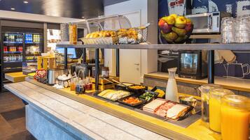 TĂ€gliches FrĂŒhstĂŒcksbuffet gegen GebĂŒhr