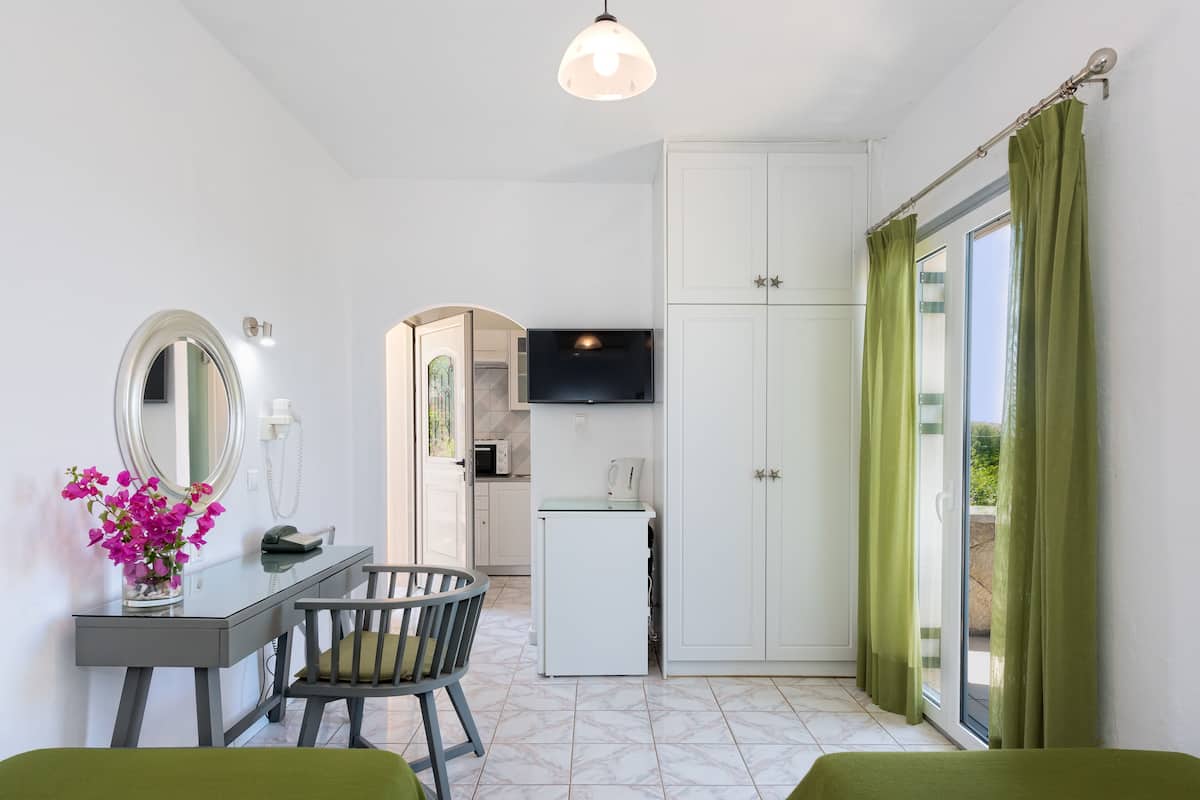 superior double or twin room, sea view | pillow-top beds, desk, iron/ironing board, free wifi