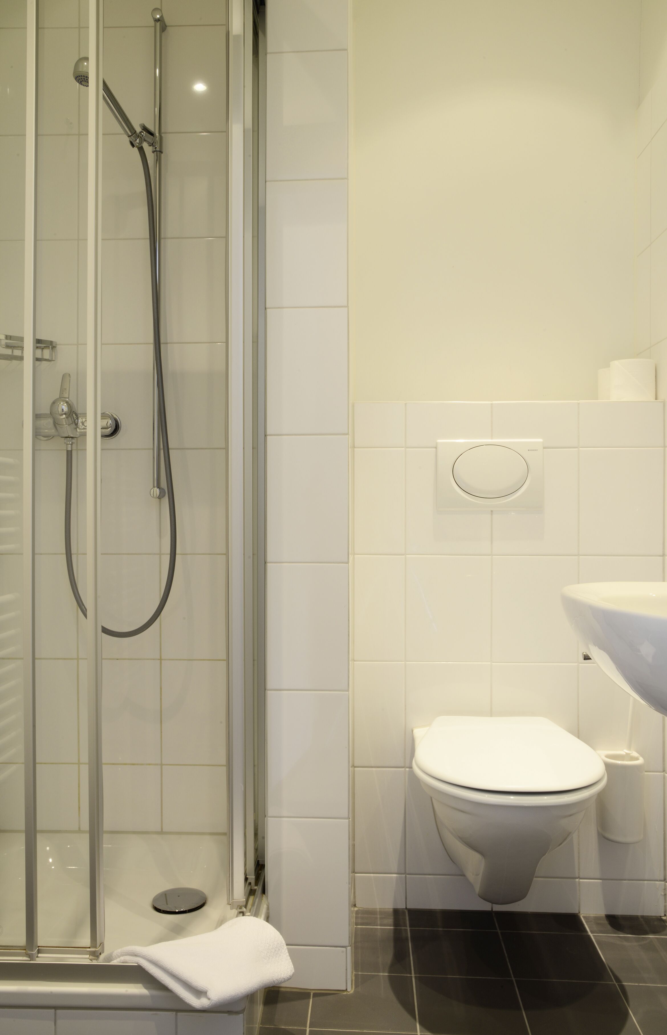 double or twin room, private bathroom | bathroom | shower, free toiletries, hair dryer, towels