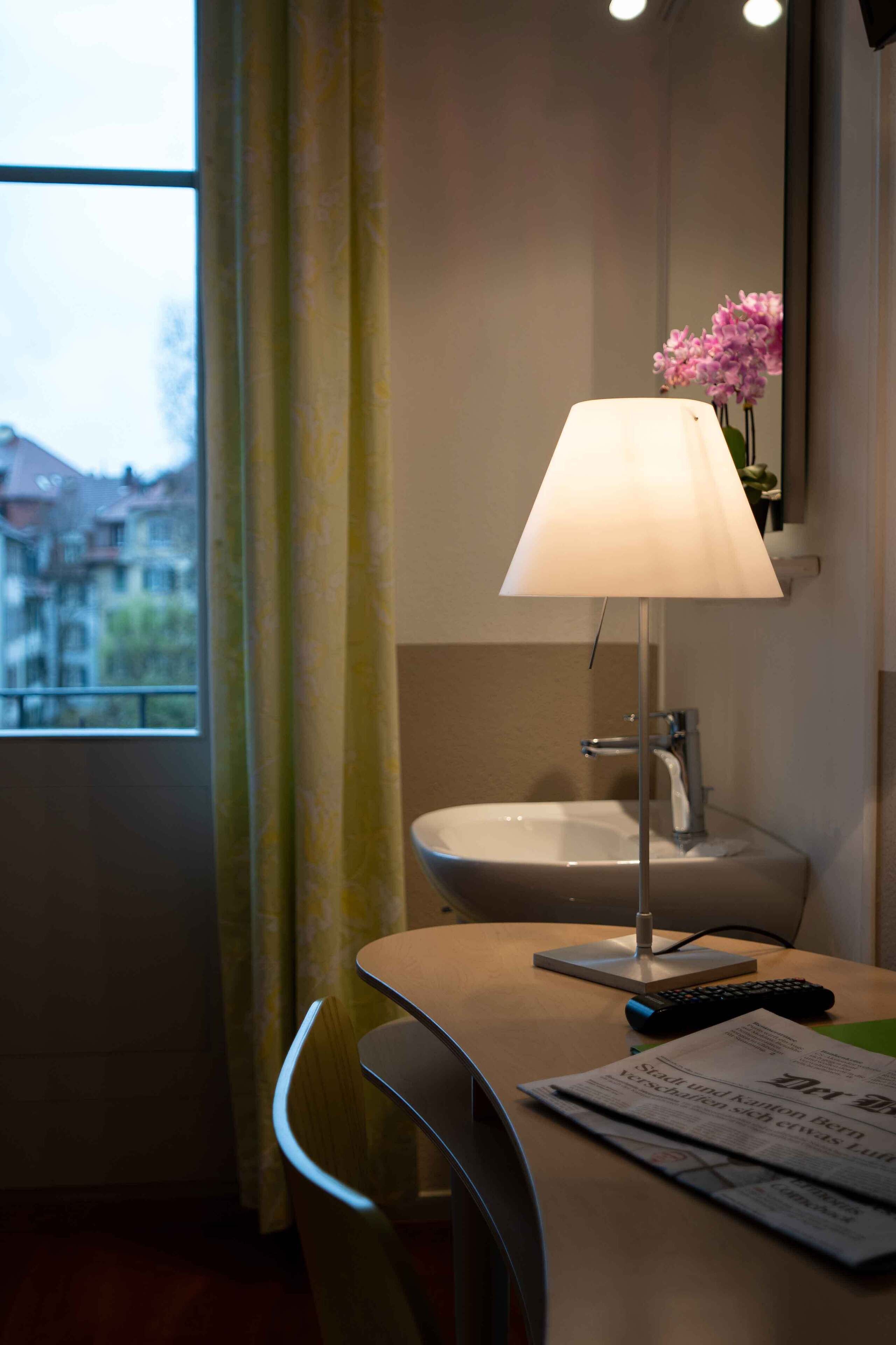 standard single room, shared bathroom | hypo-allergenic bedding, desk, free cots/infant beds, free wifi