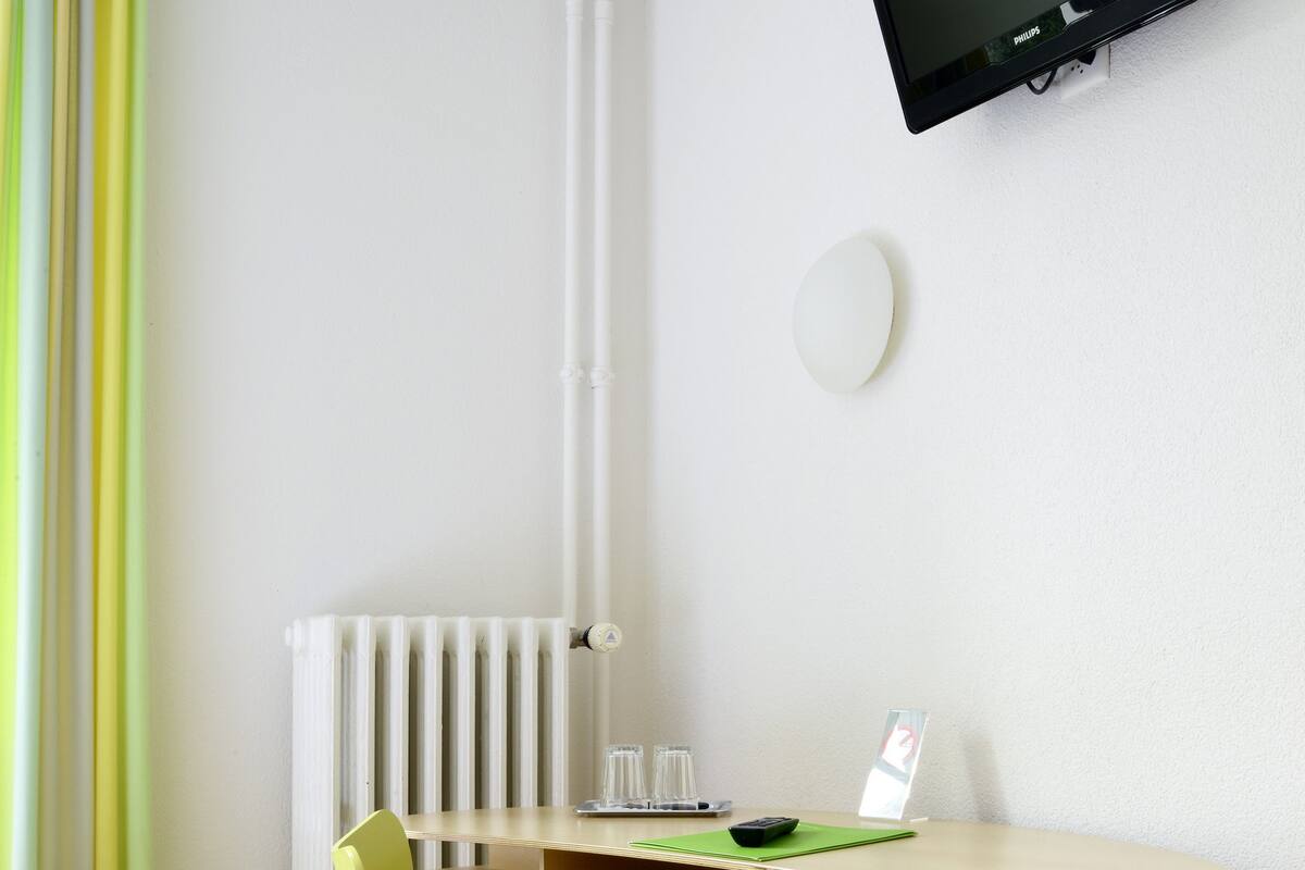 Allergikerbettwaren, Schreibtisch, kostenlose Babybetten