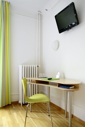 Hypo-allergenic bedding, desk, free cribs/infant beds, free WiFi - Hotel Marthahaus (Bern)