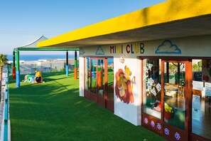 Zona de juegos infantil al aire libre