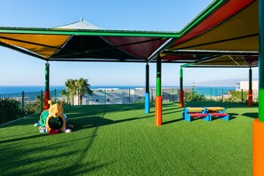 Zona de juegos infantil al aire libre