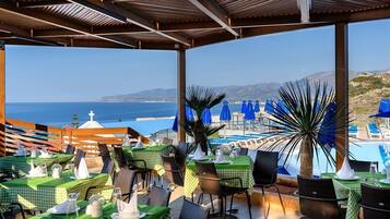 Breakfast, lunch and dinner served