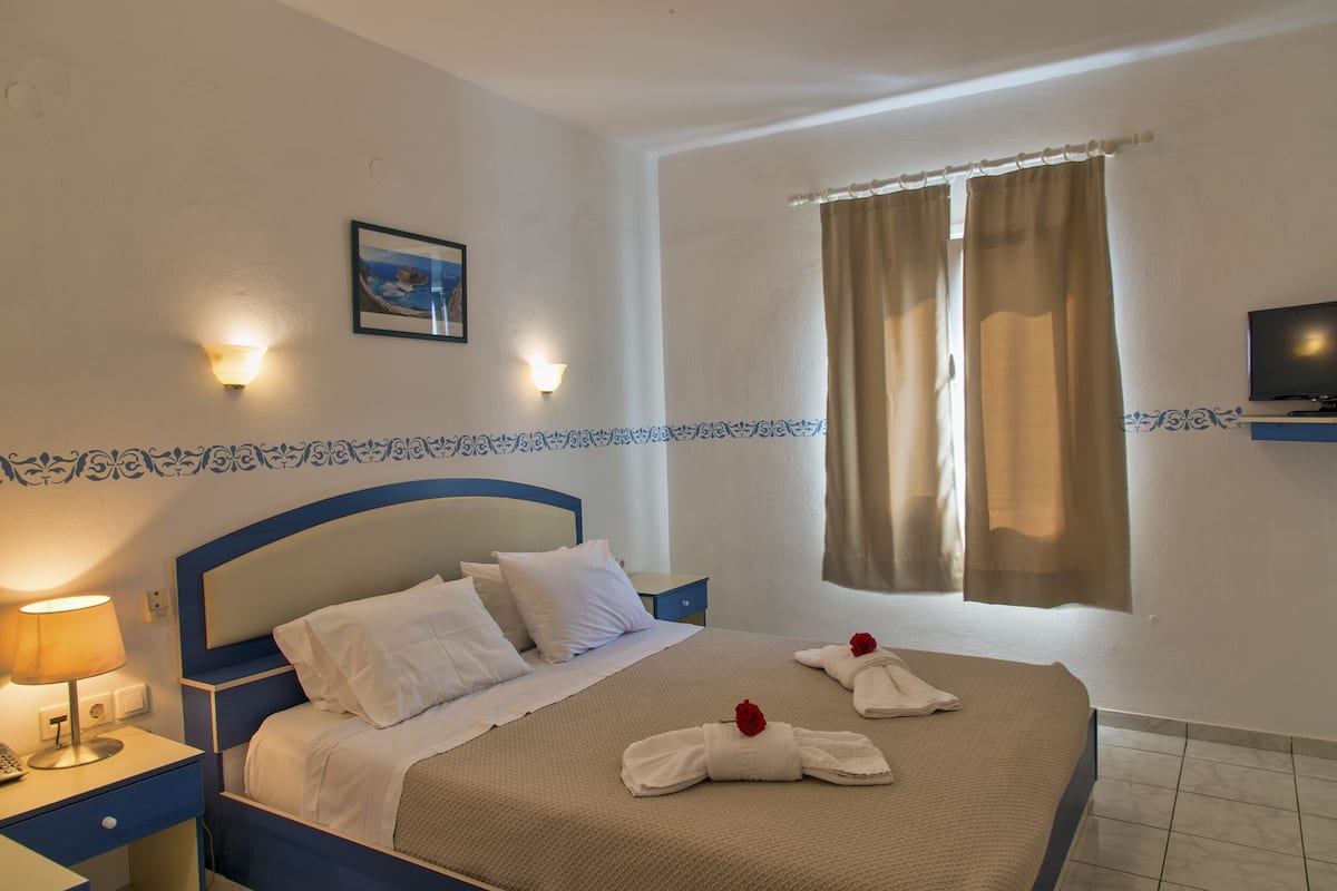 1 bedroom, in-room safe, soundproofing, free cots/infant beds