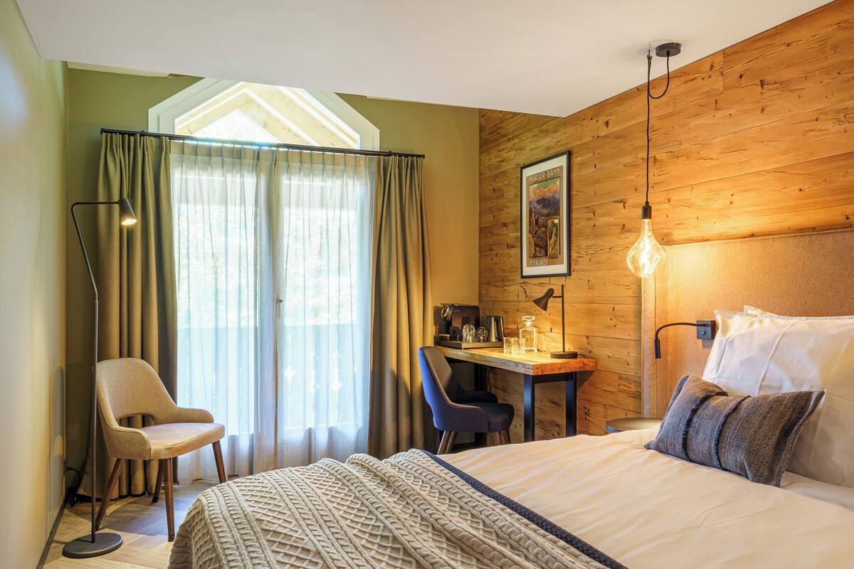 Standard Double Room | In-room safe, desk, laptop workspace, iron/ironing board (on request)