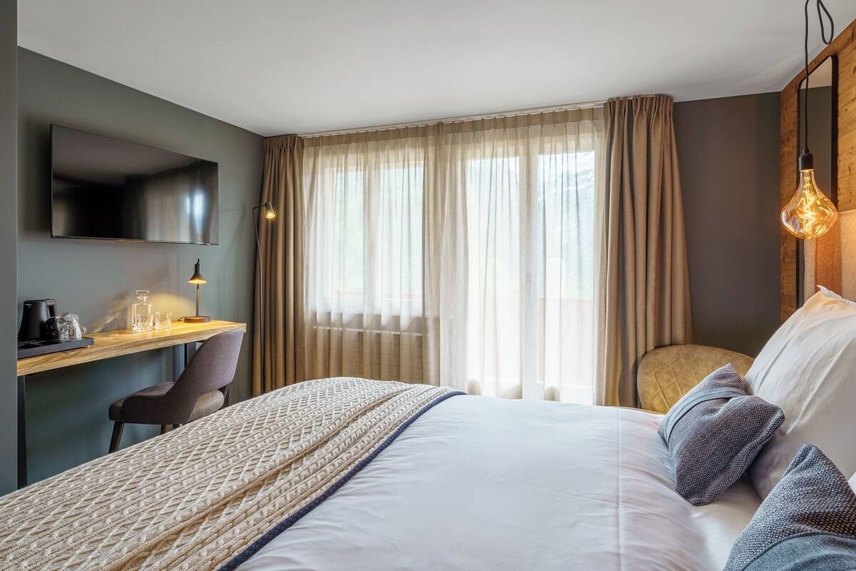 Standard Double Room, Mountain View | In-room safe, desk, laptop workspace, iron/ironing board (on request)