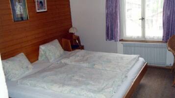 Double Room | In-room safe, desk, bed sheets