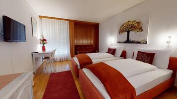 Minibar, desk, free WiFi