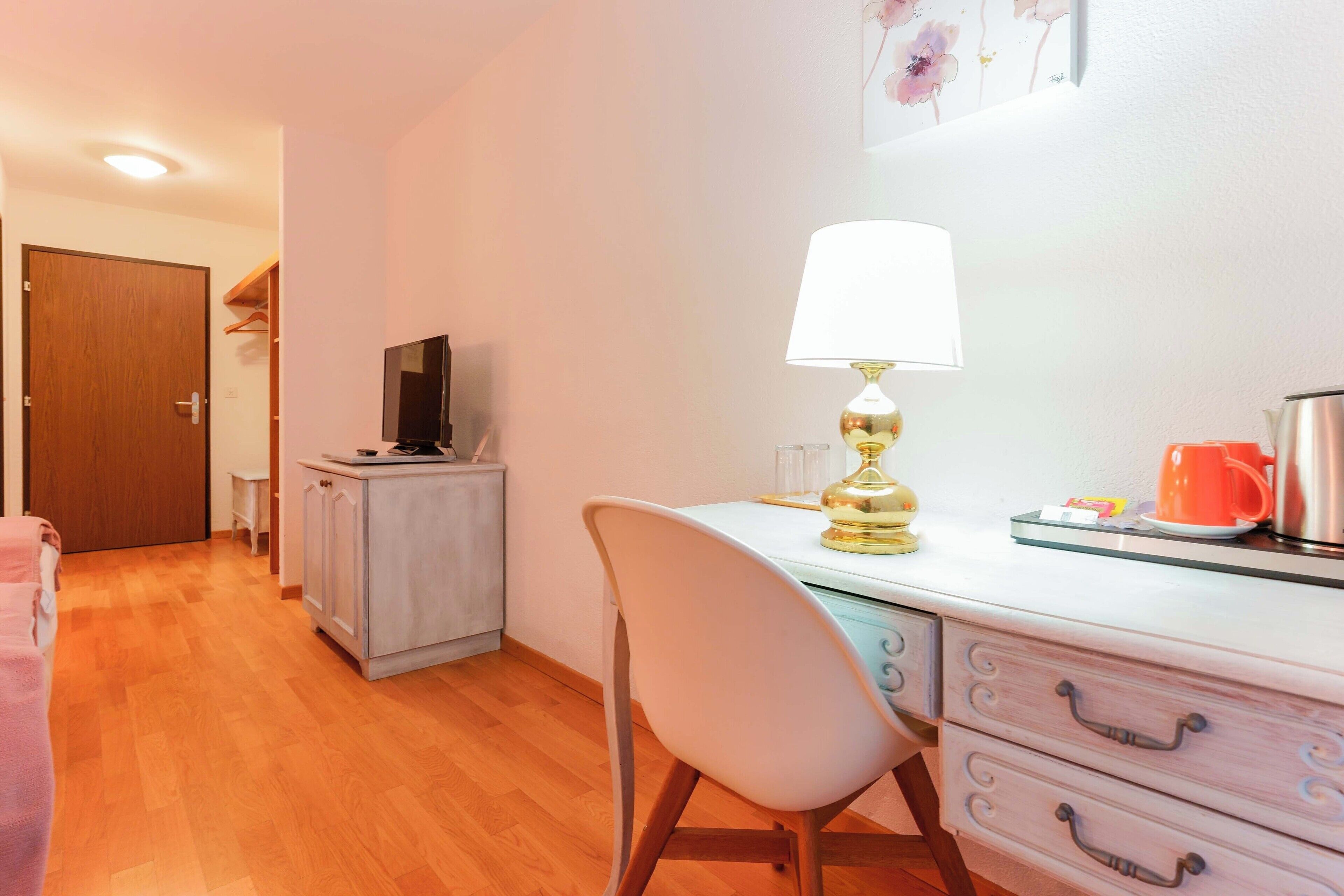 standard twin room | 1 bedroom, minibar, desk, free wifi