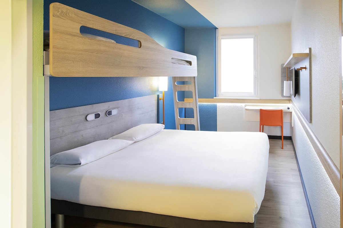 double room | desk, iron/ironing board, free wifi, bed sheets