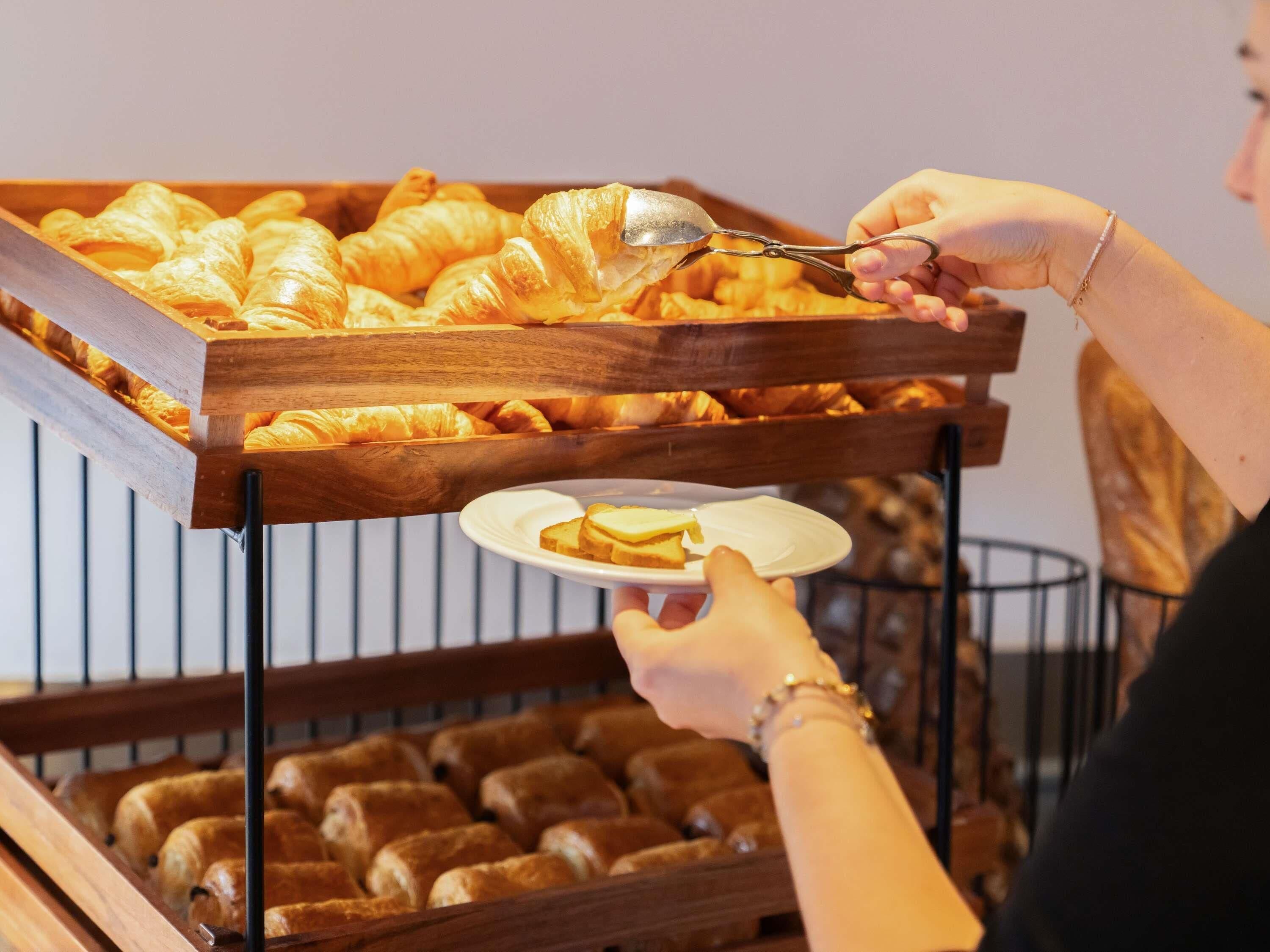 Daily buffet breakfast for a fee