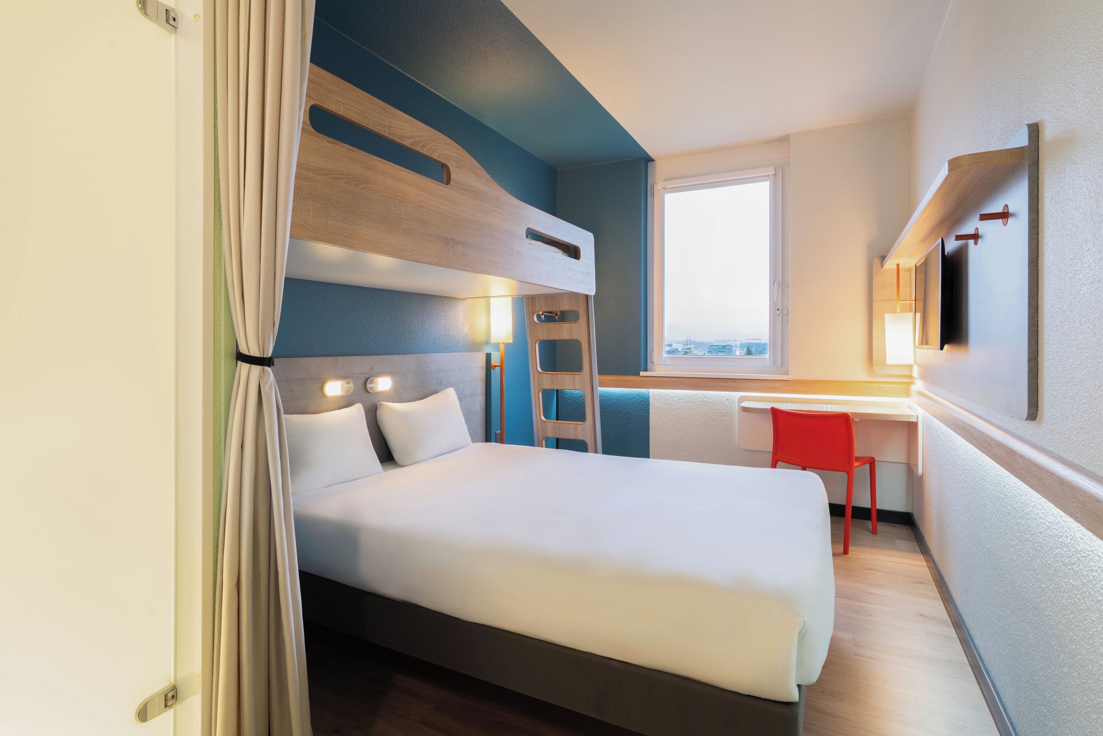 Room, 1 Double Bed, Accessible | Bathroom | Shower, eco-friendly toiletries, towels