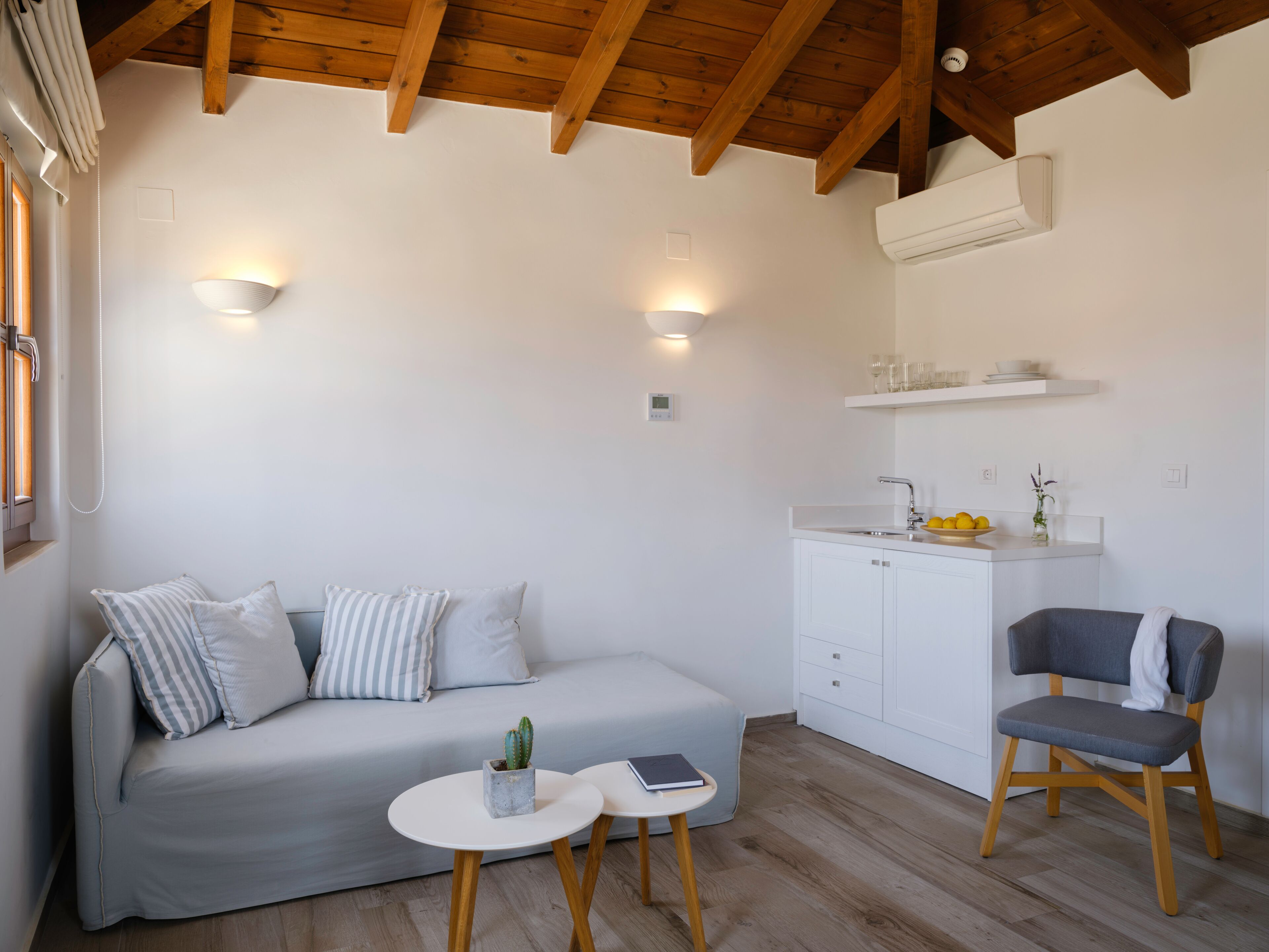 penthouse (suite with caste view) | living area | lcd tv