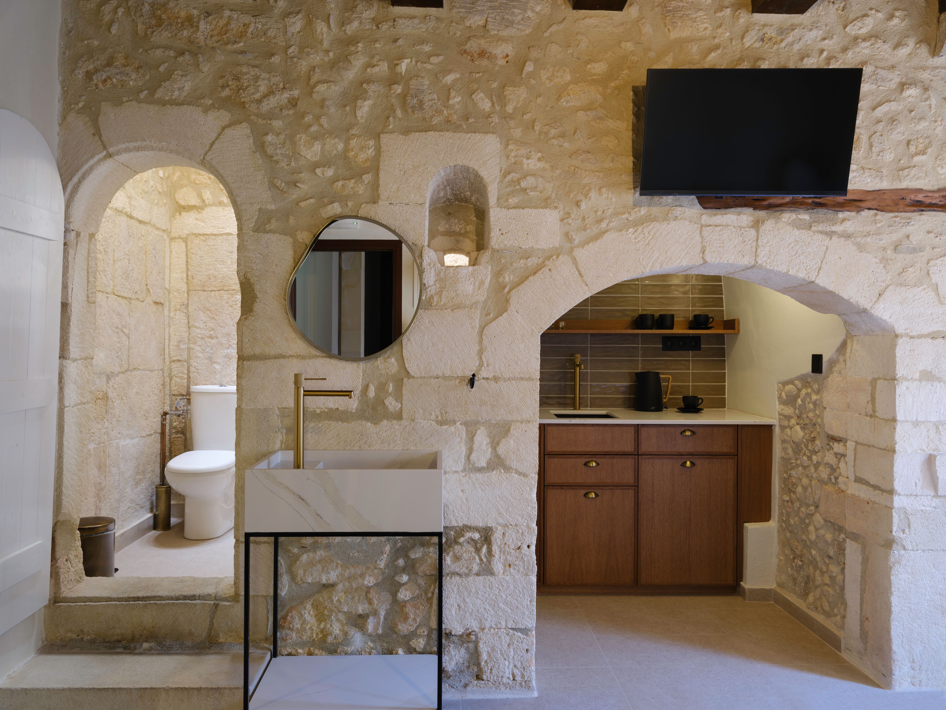 standard studio | private kitchen | full-sized fridge, stovetop, espresso maker, coffee/tea maker