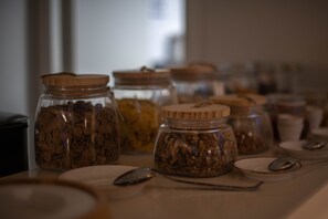 Petit déjeuner buffet servi tous les jours en supplément
