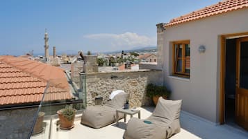 Penthouse (Suite with Caste View) | Terrace/patio