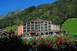 Front of property - Sardona (Glarus Sued)