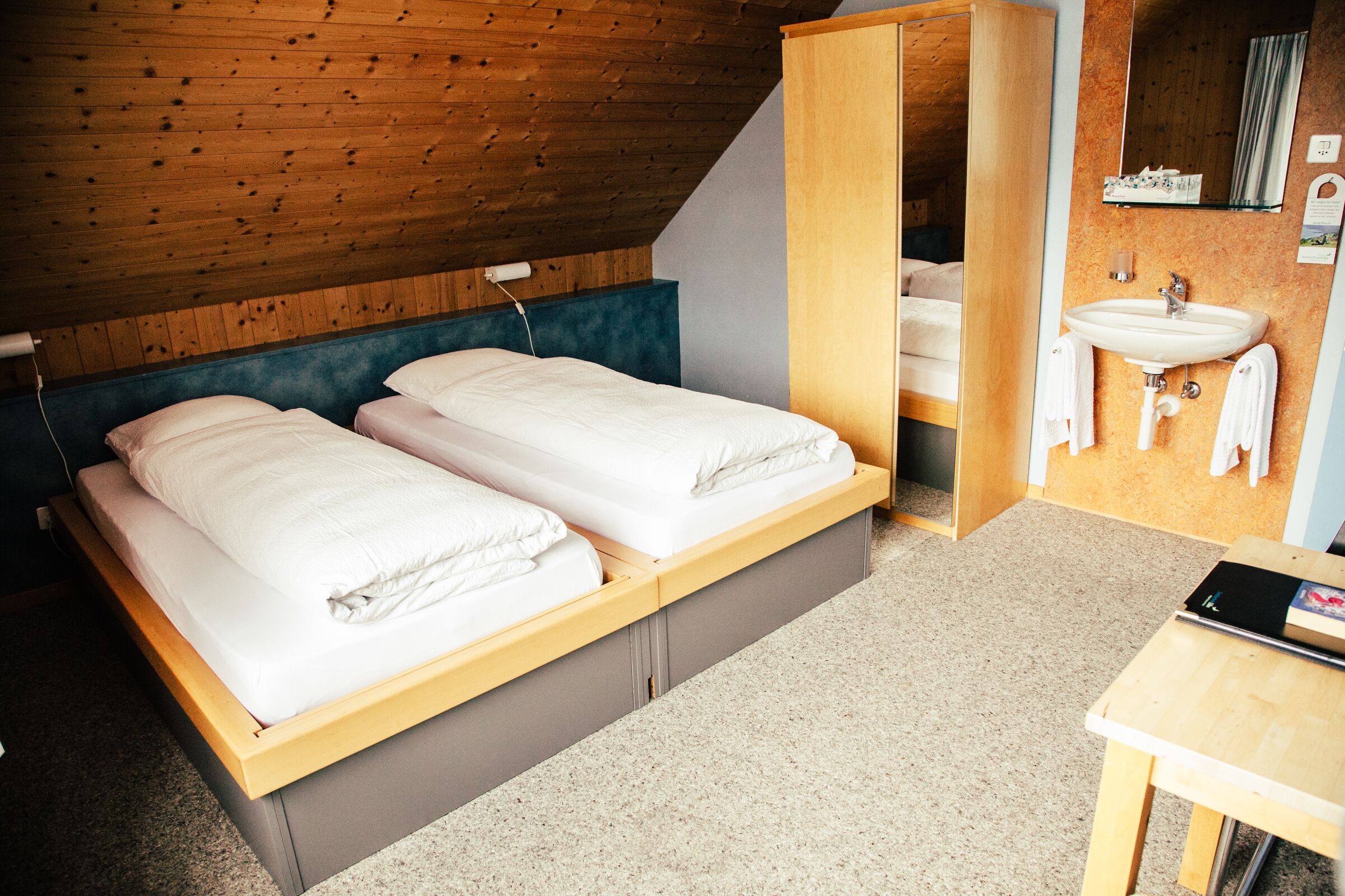 basic twin room, shared bathroom | 1 bedroom, hypo-allergenic bedding, desk, laptop workspace