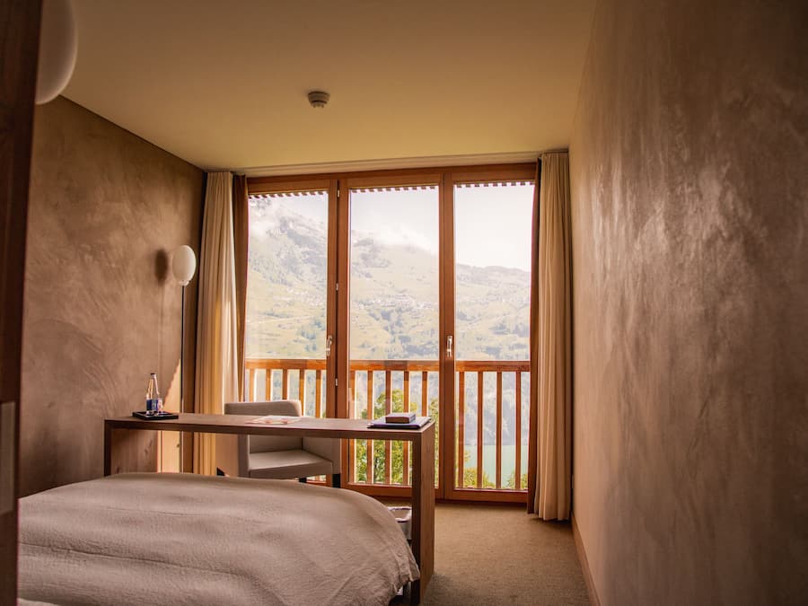 Allergivenligt sengetøj, skrivebord, arbejdsområde til bærbare computere