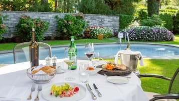 Lunch and dinner served, Mediterranean cuisine