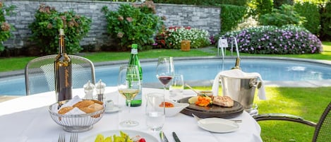 Lunch and dinner served, Mediterranean cuisine