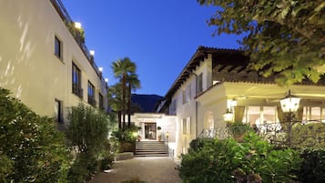 Façade de lâhĂ©bergement - soirĂ©e/nuit