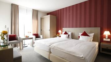 Minibar, coffres-forts dans les chambres, bureau, Wi-Fi gratuit