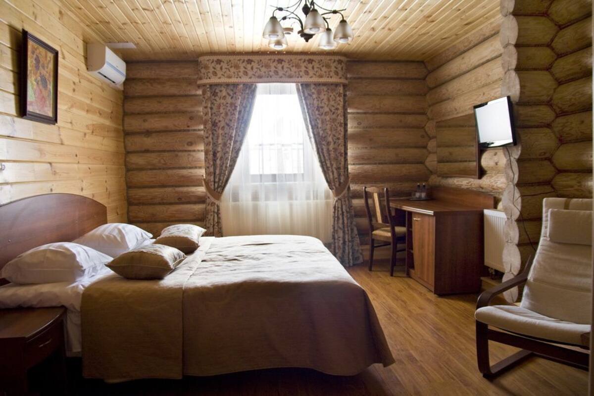 Estudio romántico | Sábanas de algodón egipcio, ropa de cama de alta calidad y minibar
