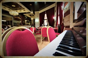 Breakfast, lunch and dinner served - Arxhontiko Chris & Eve (Komotini)
